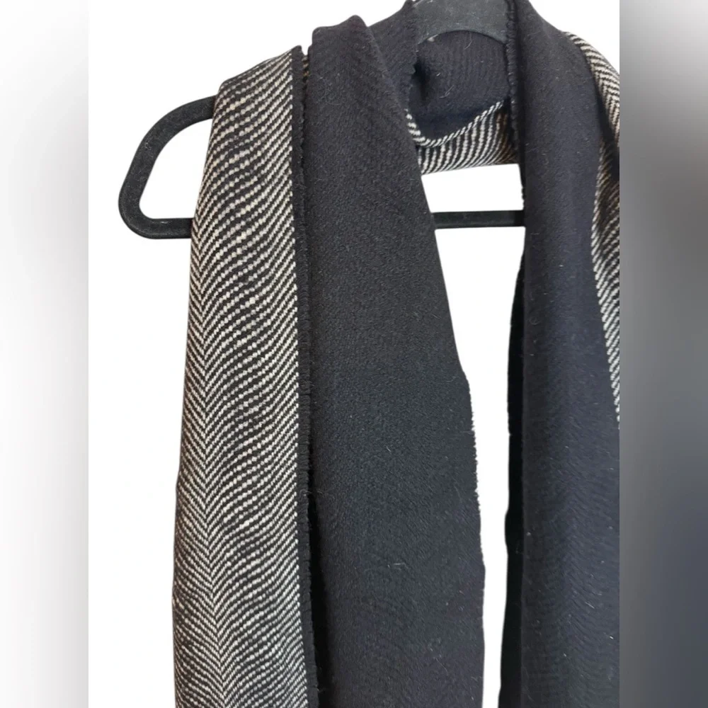 Sisley Vintage Wool Two Toned Chevron Unisex Blanket Scarf